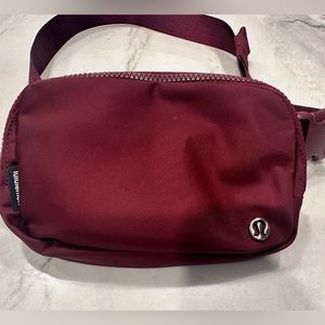Lululemon everywhere belt bag!
